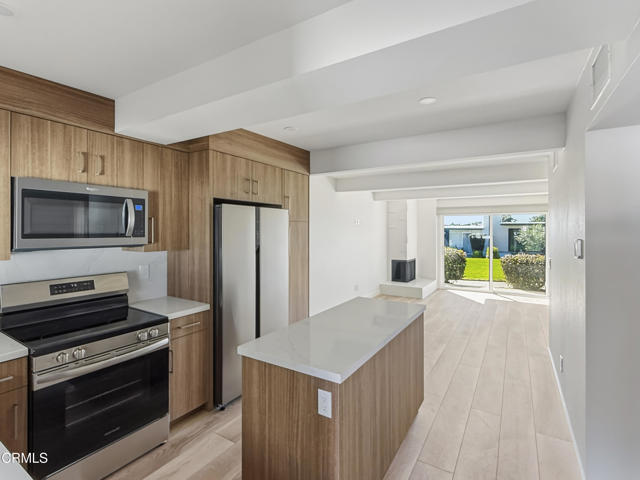 Building Photo - 61 Redwood Ave