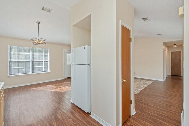 Building Photo - 423 Northview Ln