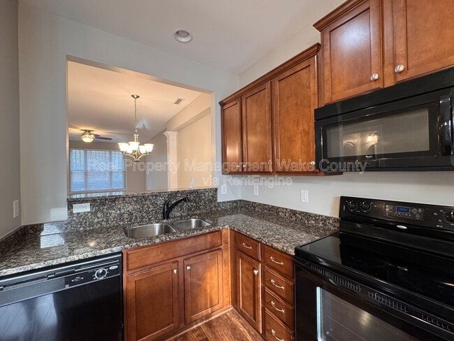 Building Photo - 330 Carthage Ct