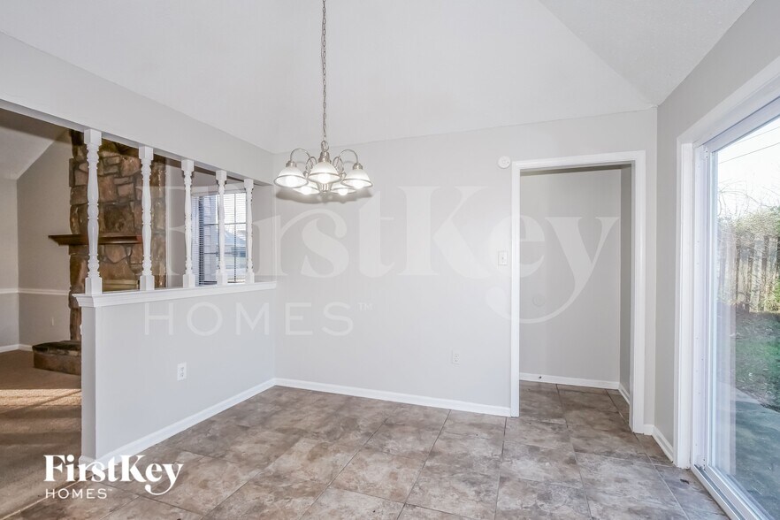 Building Photo - 4884 Walden Glen St