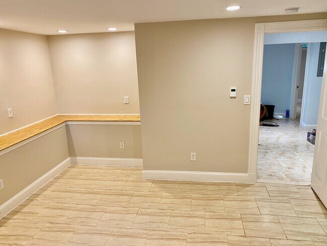 Building Photo - 16 Kent Square