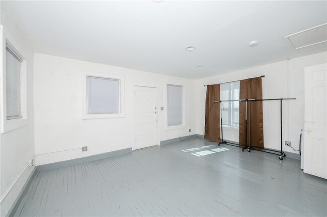 Building Photo - 206 S Sims Ave