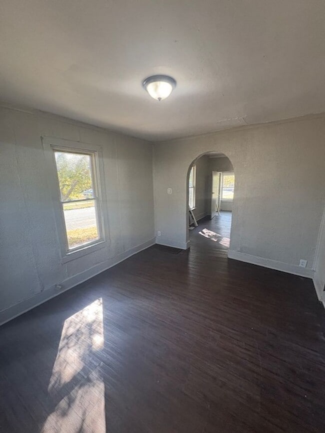 Building Photo - 2 bedroom / 2 bathroom signal family home ...