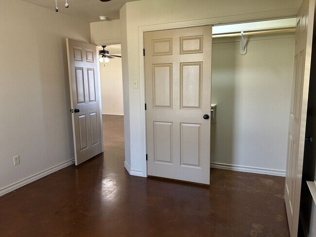 Building Photo - Cozy 2 Bed 2 Bath Home