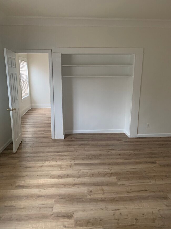 Building Photo - 137 E 31st St