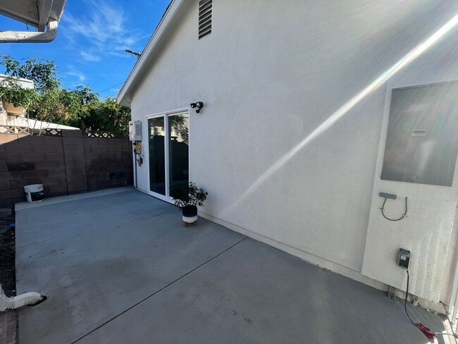 Building Photo - Charming 1-Bedroom ADU in West Hills!