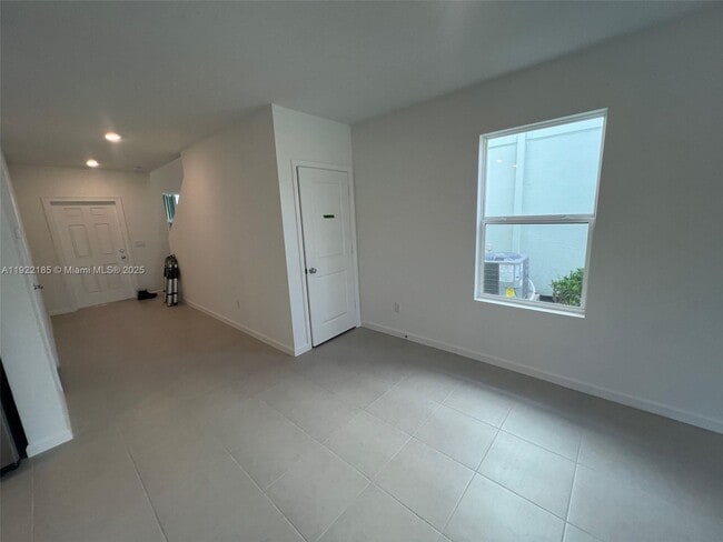 Building Photo - 5885 Sweetwood Dr