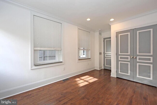 Building Photo - 130 W Laurel St