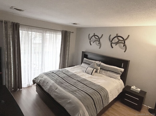 Building Photo - 322 Knapps Hwy