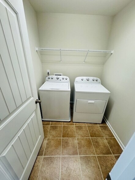 Building Photo - 748 Tennypark Ln