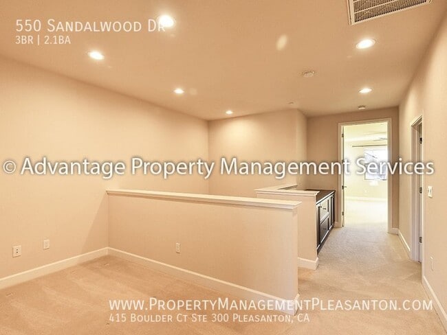 Building Photo - 550 Sandalwood Dr