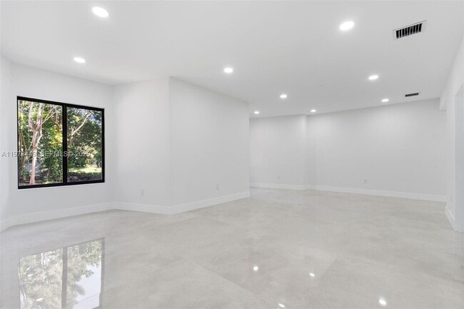 Building Photo - 4800 SW 61st Ave