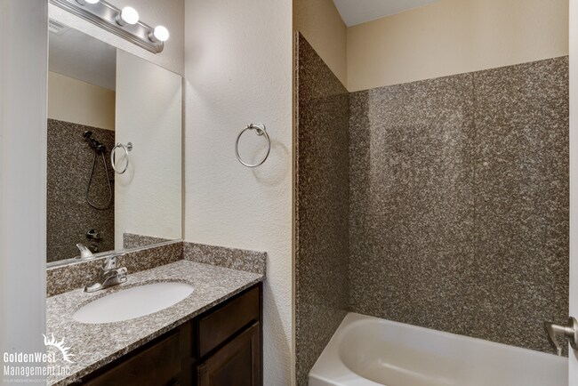 Building Photo - Amazing 2Bdm 2Ba Condo Located in the Guard-Gated Bella Vita Community!