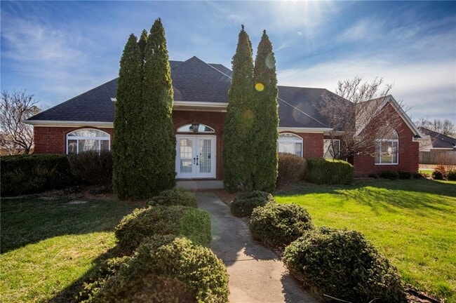 Primary Photo - 115 NW Orchard Way