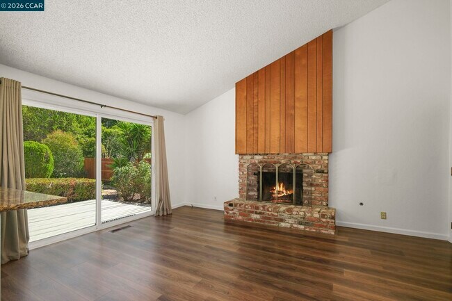 Building Photo - 340 Borica Dr