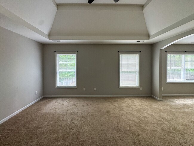 Building Photo - Spacious 4 Bed 2.5 Bath Fayetteville Home