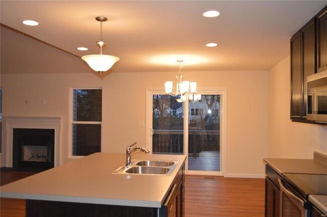 Building Photo - 526 Crystal Stream Dr