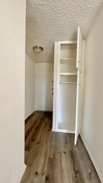 Building Photo - 428 Hayworth Ave