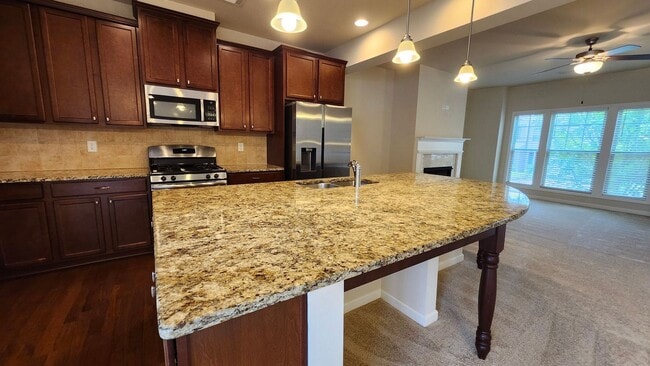 Building Photo - Modern Corner-Lot Townhome in Berkeley Vil...