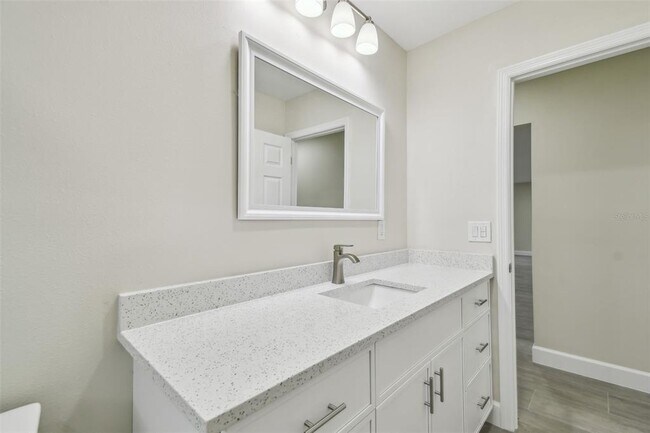 Building Photo - 3938 Versailles Dr