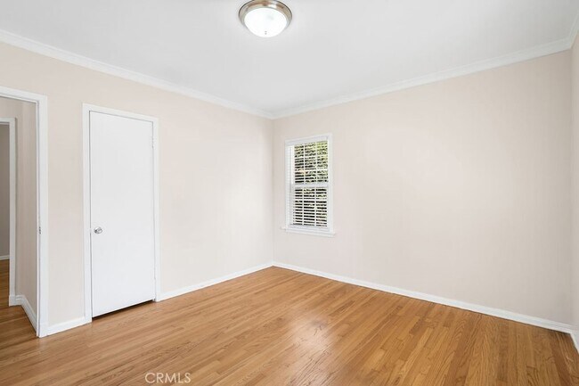 Building Photo - 247 W Santa Anita Ave