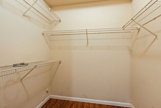 Building Photo - Amazing 1 bedroom, 1 bathroom Condo in Montevista!