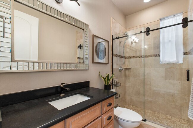 Building Photo - Luxury Rental Available