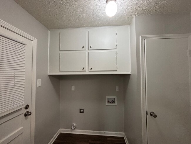 Building Photo - 2567 Thackery Dr