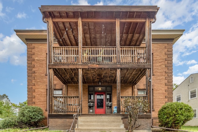 Building Photo - 822 W 35th St