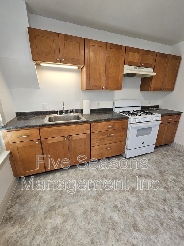 Building Photo - 206-208 North Champlain Street - 208