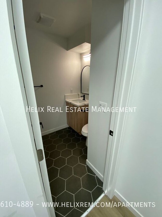 Building Photo - 1313 Huntington Dr