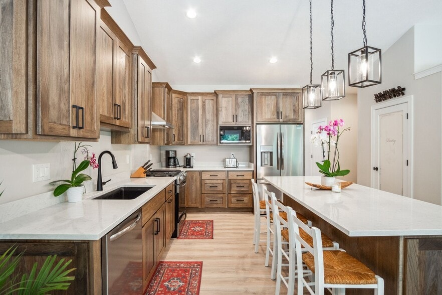 Building Photo - 6195 Hilltop Ct