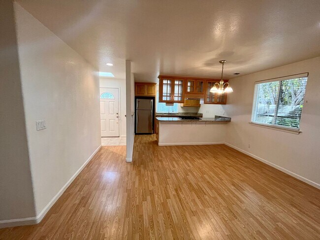 Building Photo - 3062 Girard Ct