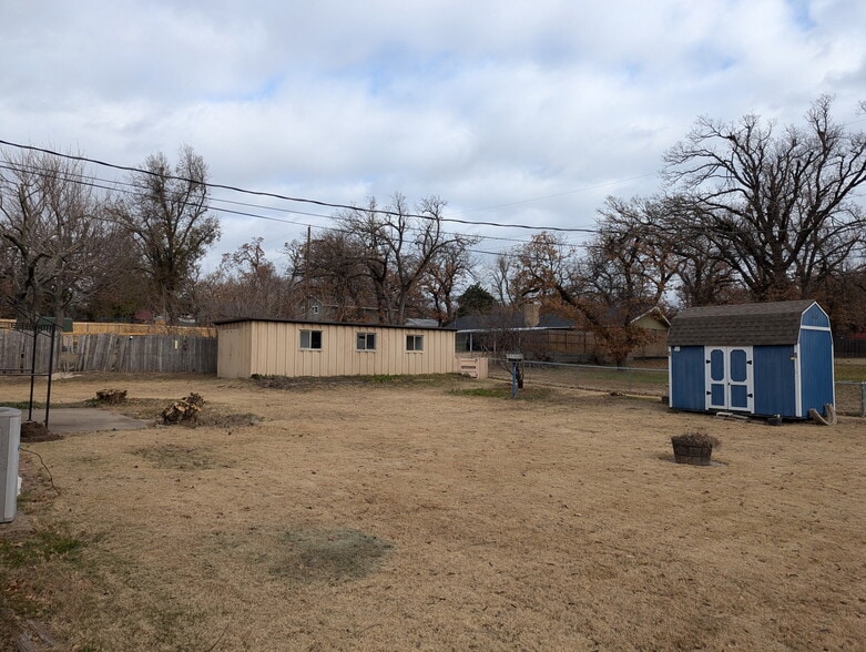 Building Photo - 1916 Graham Ave