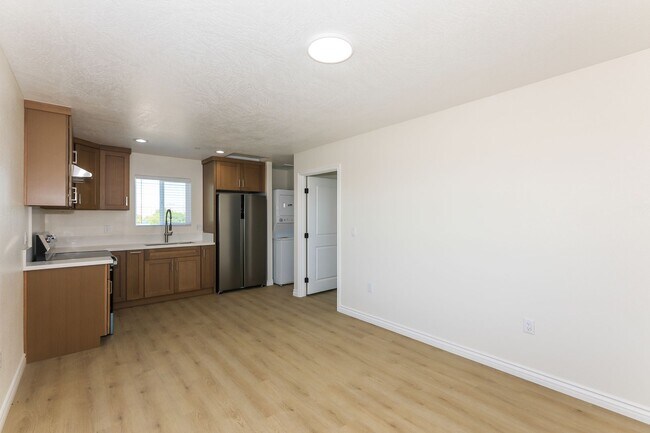 Building Photo - Spacious 3BR/2BA Home with Open Floor Plan, Garage & Washer/Dryer