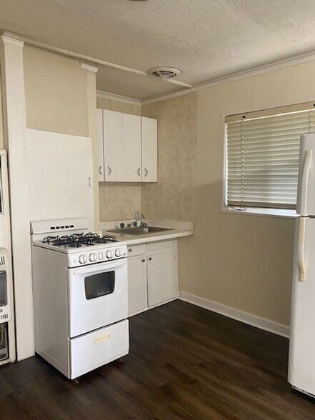 Building Photo - 3002-3008 North West Street