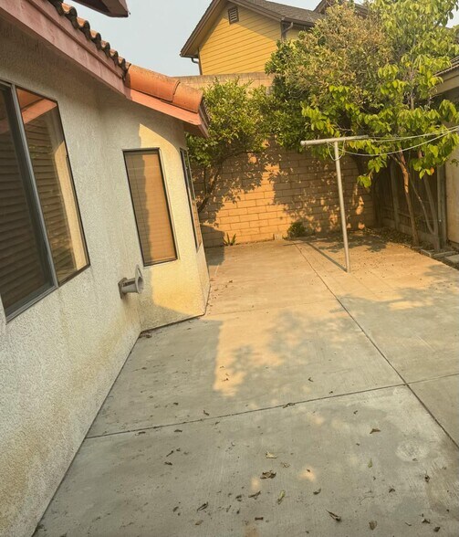 Building Photo - 853 Harper Ct