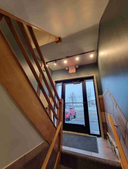 Building Photo - 701 Lake St