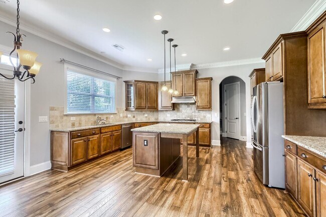 Building Photo - 5 Bedroom single family home in Mooresville
