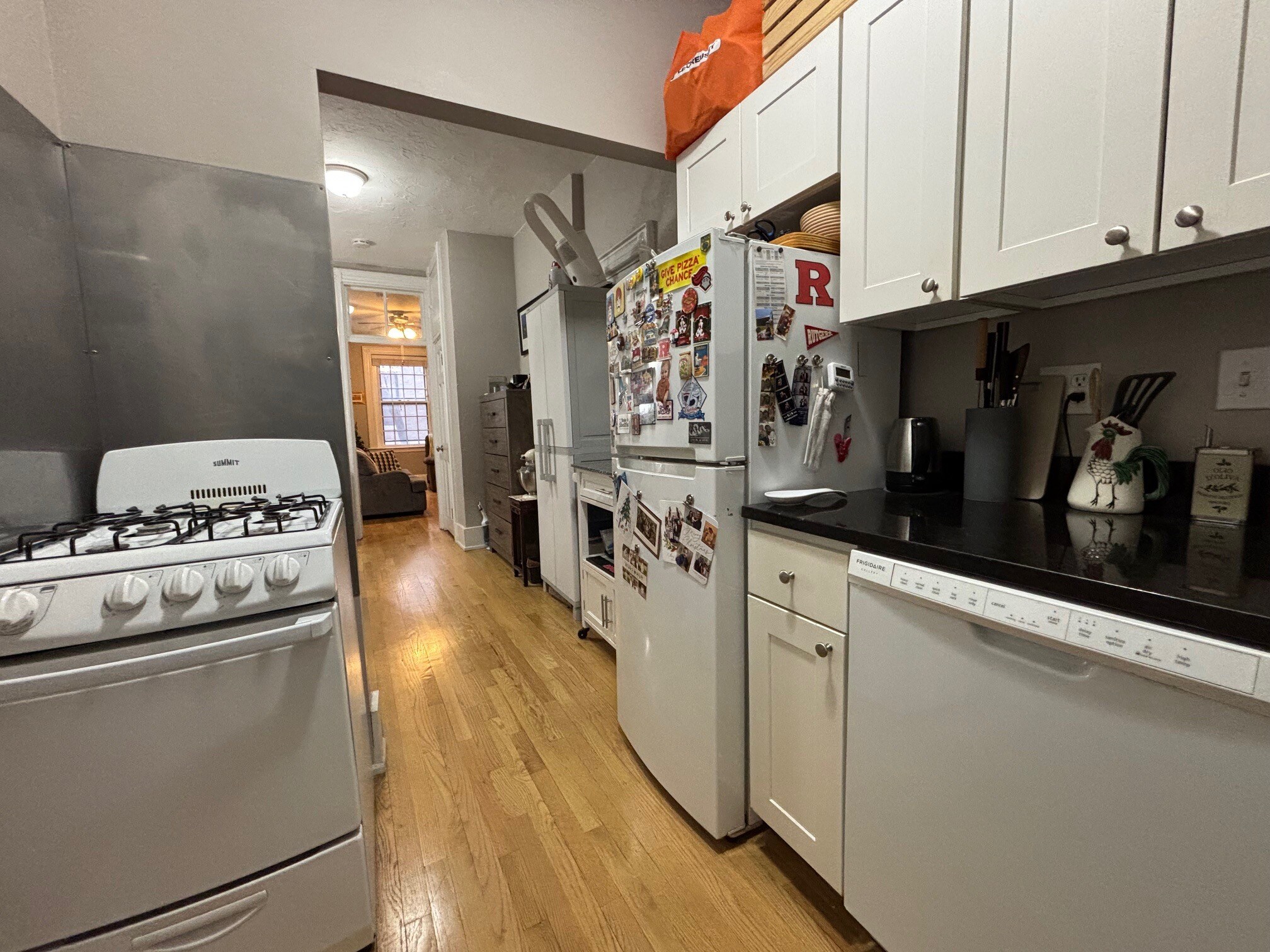 Building Photo - 98 Myrtle St