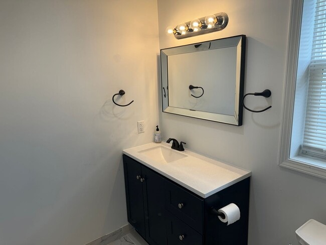 Building Photo - 4 BED, 3 BATH, Fully renovated Single Fami...