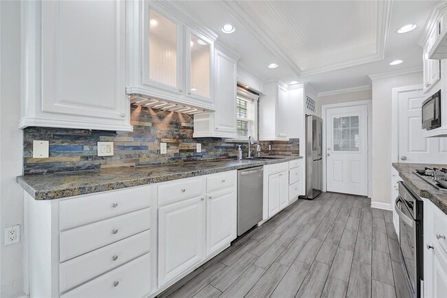 Building Photo - 15611 Rolling Timbers Dr