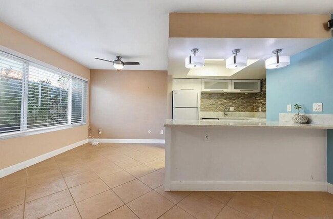 Building Photo - 7555 Linda Vista Rd