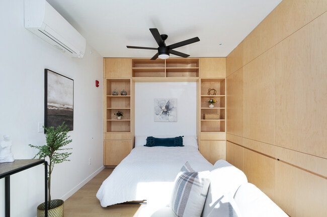 Building Photo - 815 Moro St