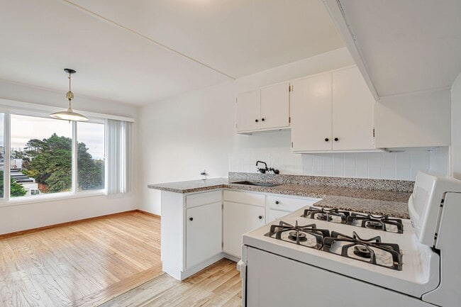 Building Photo - Charming Two-Bedroom Home in Miraloma Park...