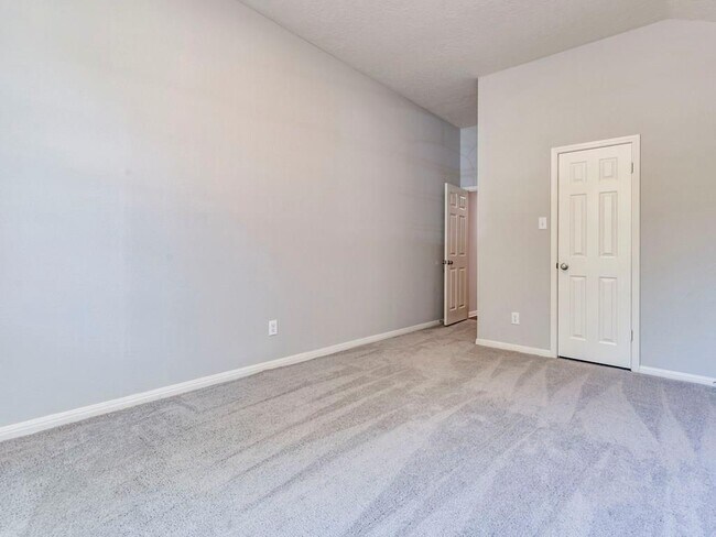 Building Photo - 1104 Quail Ln