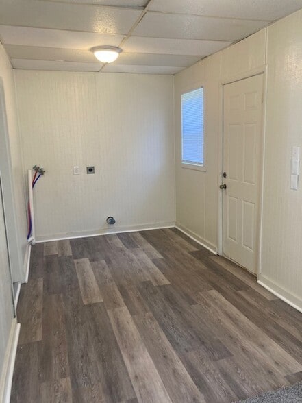 Building Photo - 627 Fairholm Ave