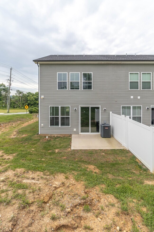 Building Photo - 4839 Lake Ln