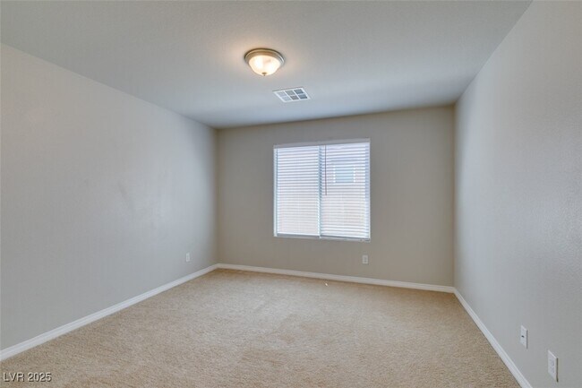 Building Photo - 945 Willow Berry Ave