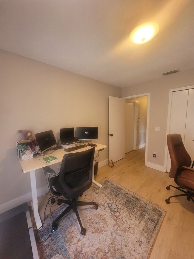 Building Photo - Modern 3 Bed, 2 Bath Home in Chelsea Parc ...